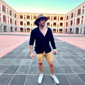 Meet your Posher, Dennis